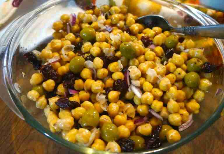 Quick Chickpea (Garbanzo Beans) Salad 12 Quick Chickpeas (Garbanzo Beans) Salad