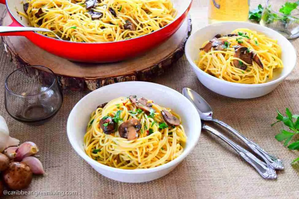 spaghetti with garlic and mushrooms - caribbeangreenliving.com