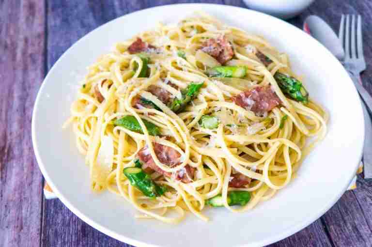 Linguine with Onion, Bacon, and Asparagus