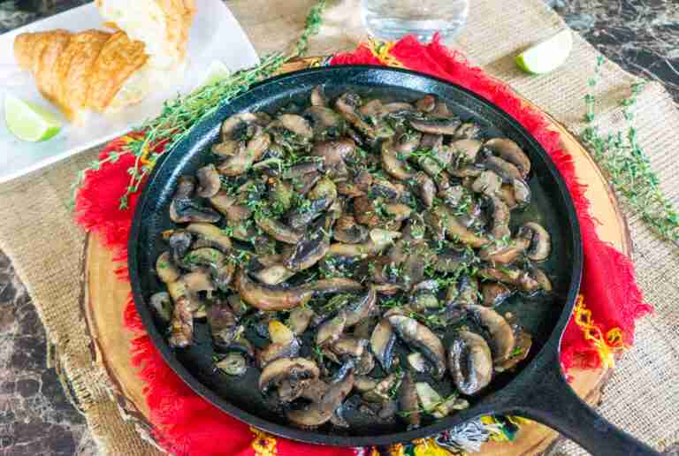 Sauteed Spicy mushroom with thyme