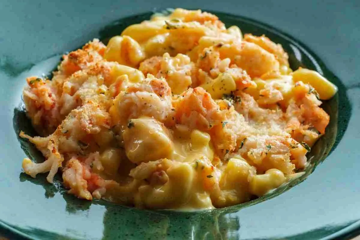 Creamy Mac and Cheese with Lobster