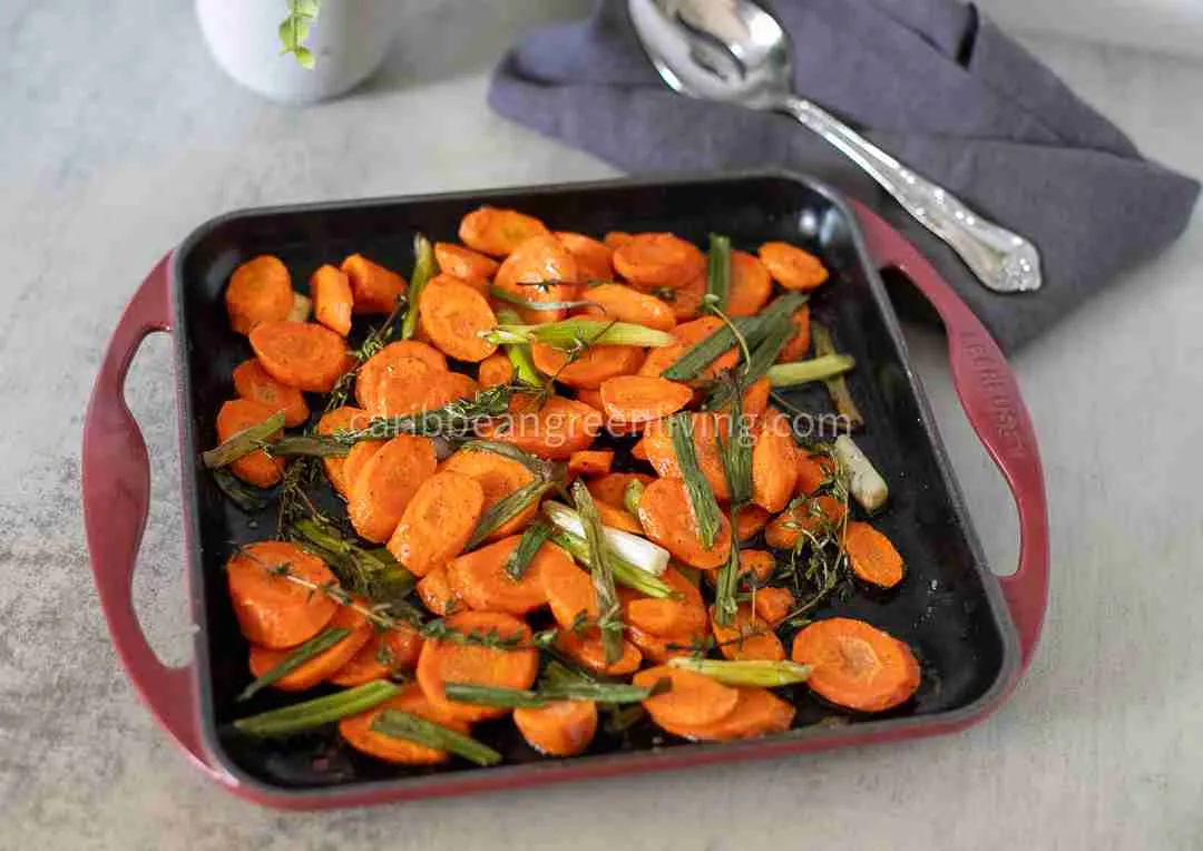 Roasted carrots with scallions and thyme
